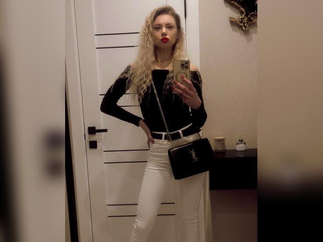 Welcome to cammodel profile for ZayaDimond: Dancing