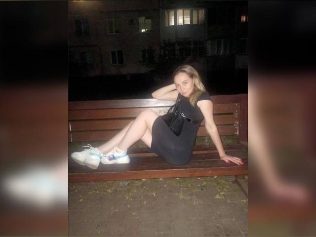 Connect with webcam model MorningSparkle