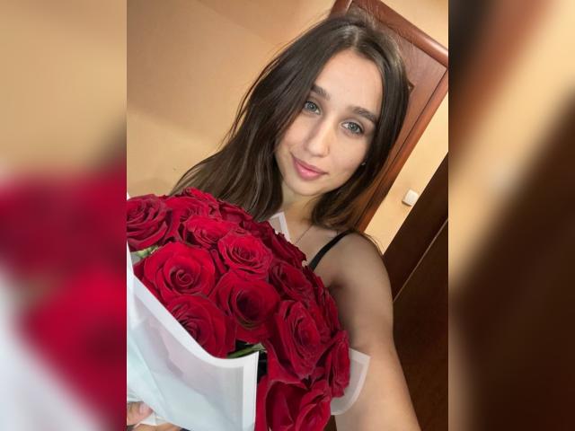 Adult chat with LeylaColeen: Strip-tease