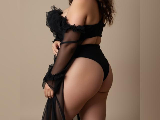 Welcome to cammodel profile for HotCandy98: Leather