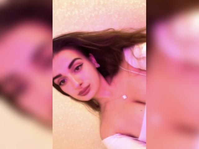 Welcome to cammodel profile for HoneyMira