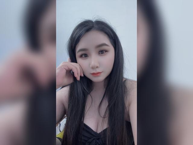 Adult chat with BritneyEva: Nails