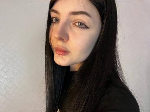 Adult chat with RuthLee: Piercings & tattoos