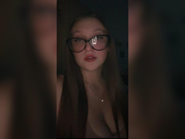 Why not cam2cam with DeliaB37: Strip-tease