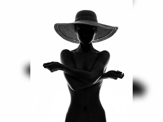Why not cam2cam with RoxyFox18x0: Ask about my other interests
