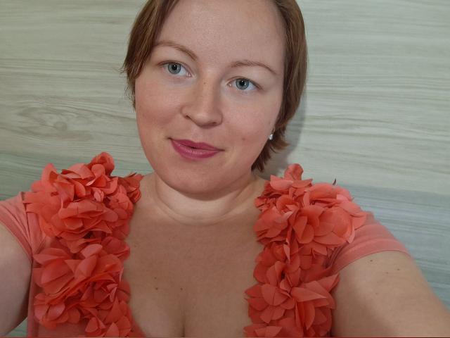 Explore your dreams with webcam model sweetcandymmm: Smoking