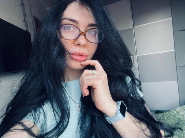 Why not cam2cam with AliVibes