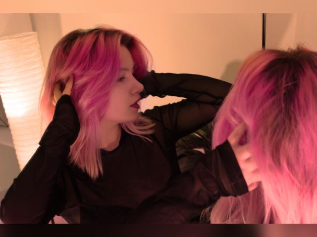 Adult chat with MichelleRebel: Smoking