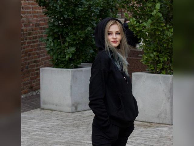 Why not cam2cam with DiamondLove: Travel