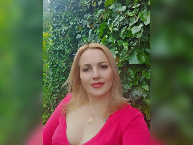 Adult chat with EmmaDarsy: Dancing