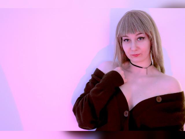 Adult webcam chat with AlanaDreamy: Nipple play