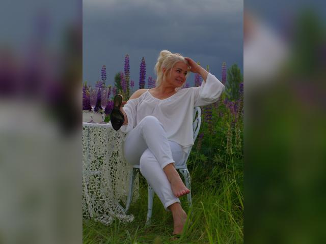 Explore your dreams with webcam model 000Magnatess: Glasses