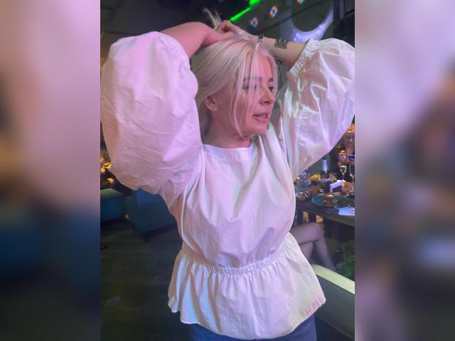 Connect with webcam model 000Magnatess: Strip-tease