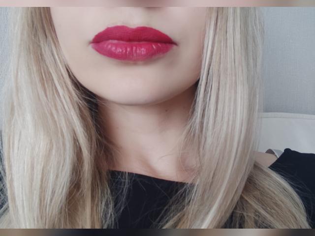 Welcome to cammodel profile for SophieRose: Nails