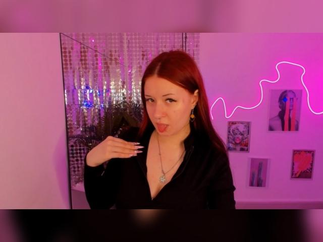 Welcome to cammodel profile for LilyMoonlight: Kissing