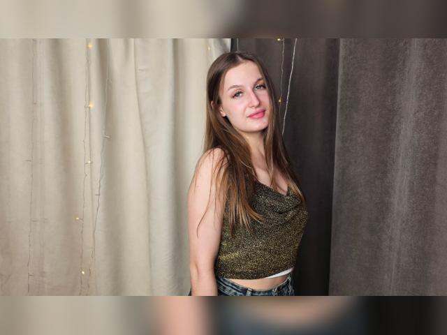 Adult chat with Amalive: Legs, feet & shoes