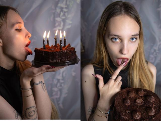 Welcome to cammodel profile for LinaLewitt: Kissing