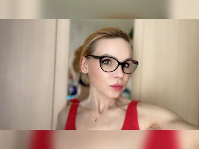 Welcome to cammodel profile for MelindaMills: Legs, feet & shoes