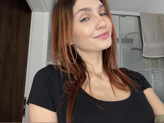 Welcome to cammodel profile for CarmelinaExtasy: Legs, feet & shoes