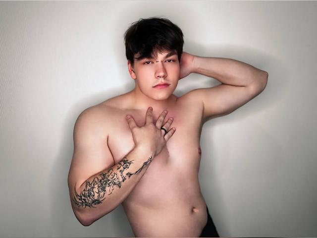 Welcome to cammodel profile for RonWhite: Nipple play