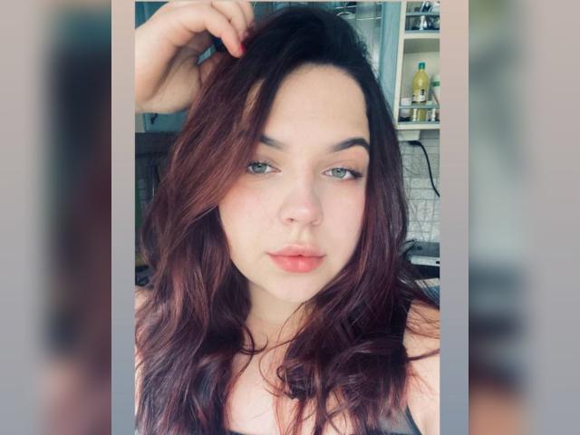 Welcome to cammodel profile for FlirtyFox: Nails