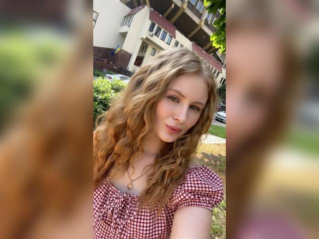 Welcome to cammodel profile for LadyRed1919