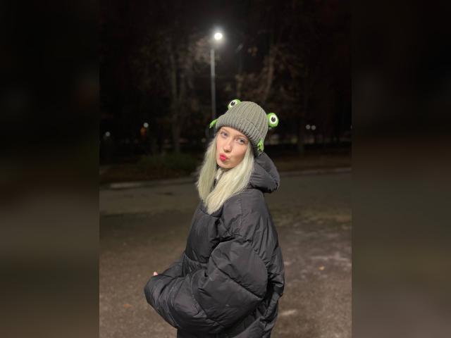 Adult chat with isaluxury1: Smoking
