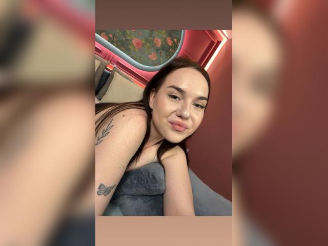 Welcome to cammodel profile for AnneAnderson: Nipple play