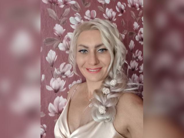 Adult chat with BlondeOksi