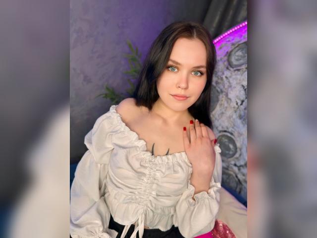 Welcome to cammodel profile for KaraLotti: Piercings & tattoos