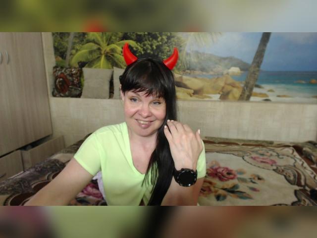 Why not cam2cam with Destinybbb: Kissing