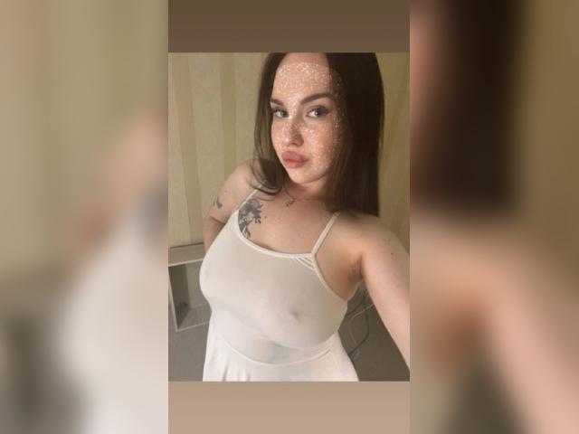 Welcome to cammodel profile for AnneAnderson: Nipple play