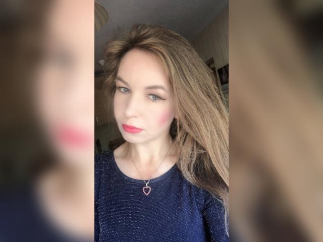 Why not cam2cam with AshleySwon7581