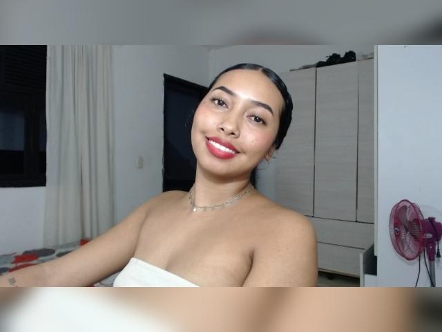 Welcome to cammodel profile for sweetee: Nails