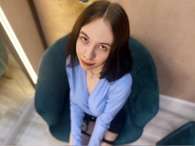 Welcome to cammodel profile for PaulaR61: Nails