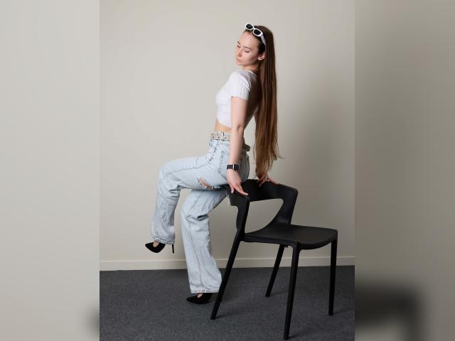 Explore your dreams with webcam model SelenaG89: Lipstick