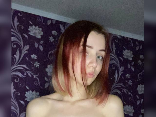 Welcome to cammodel profile for PrettyAngel22: Lipstick