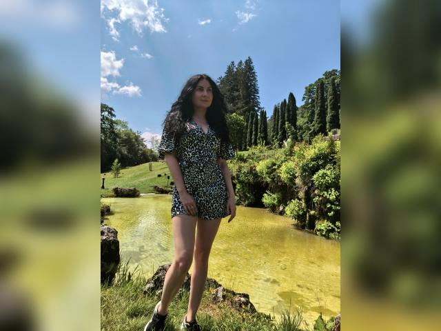 Welcome to cammodel profile for HousewifeSwag: Exhibition