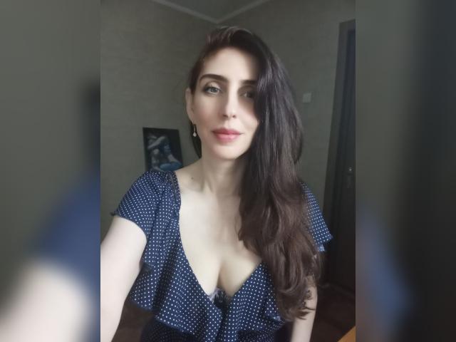 Welcome to cammodel profile for RaisyKissy: Smoking