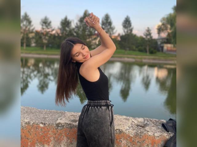 Why not cam2cam with luuna69