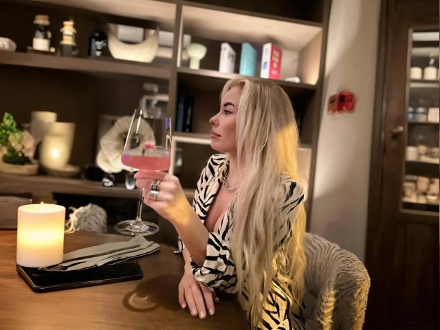 Adult chat with Alania: Ask about my other interests