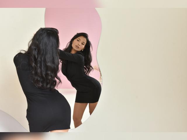 Explore your dreams with webcam model ErikaSoft: Nylons