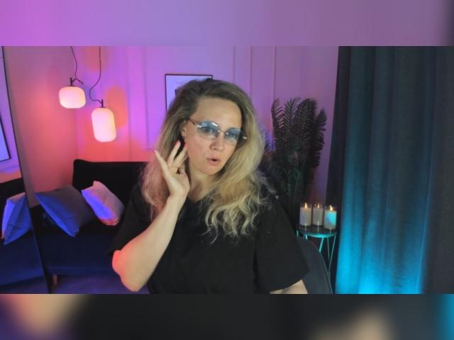 Welcome to cammodel profile for JessicaFoxxxy: Nipple play