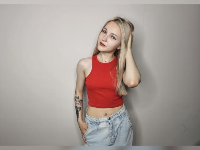 Adult chat with LisaFoxyMe: Legs, feet & shoes