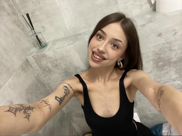 Adult chat with RoxyLove: Piercings & tattoos