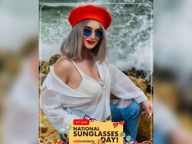 Welcome to cammodel profile for EllianaReese: Kissing
