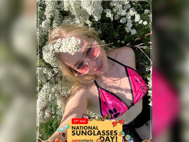 Welcome to cammodel profile for RealRealBlondie: Exhibition
