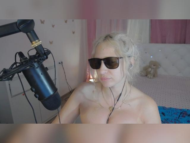 Adult chat with EmillyMiller: Legs, feet & shoes