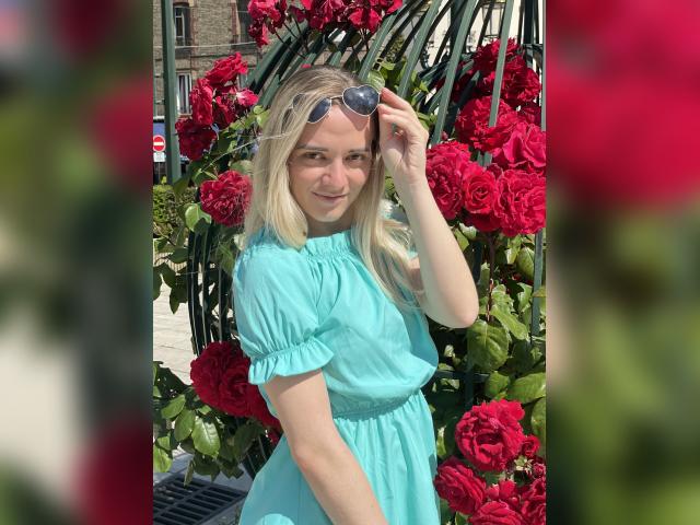 Why not cam2cam with lollyjull: Kissing