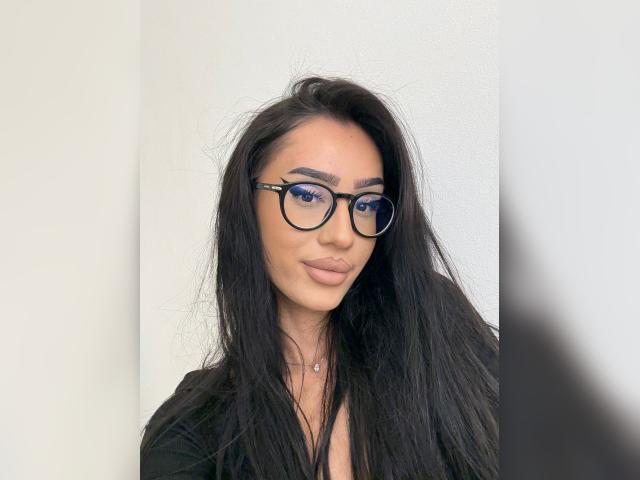 Explore your dreams with webcam model CloeMey: Glasses